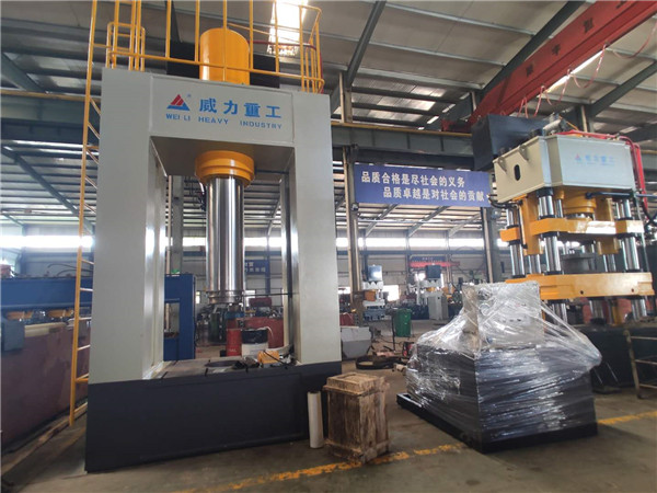 龍門液壓機準備發(fā)貨